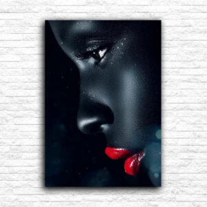 Crnka sa crvenim usnama