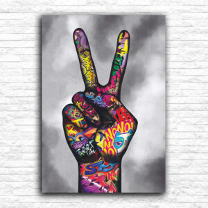 Ruke sa grafitima dva prsta